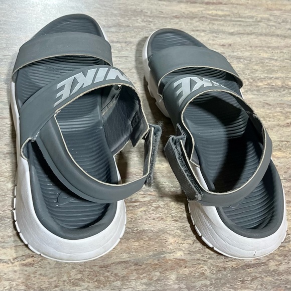 Nike open toe strapped sandals - Picture 11 of 15